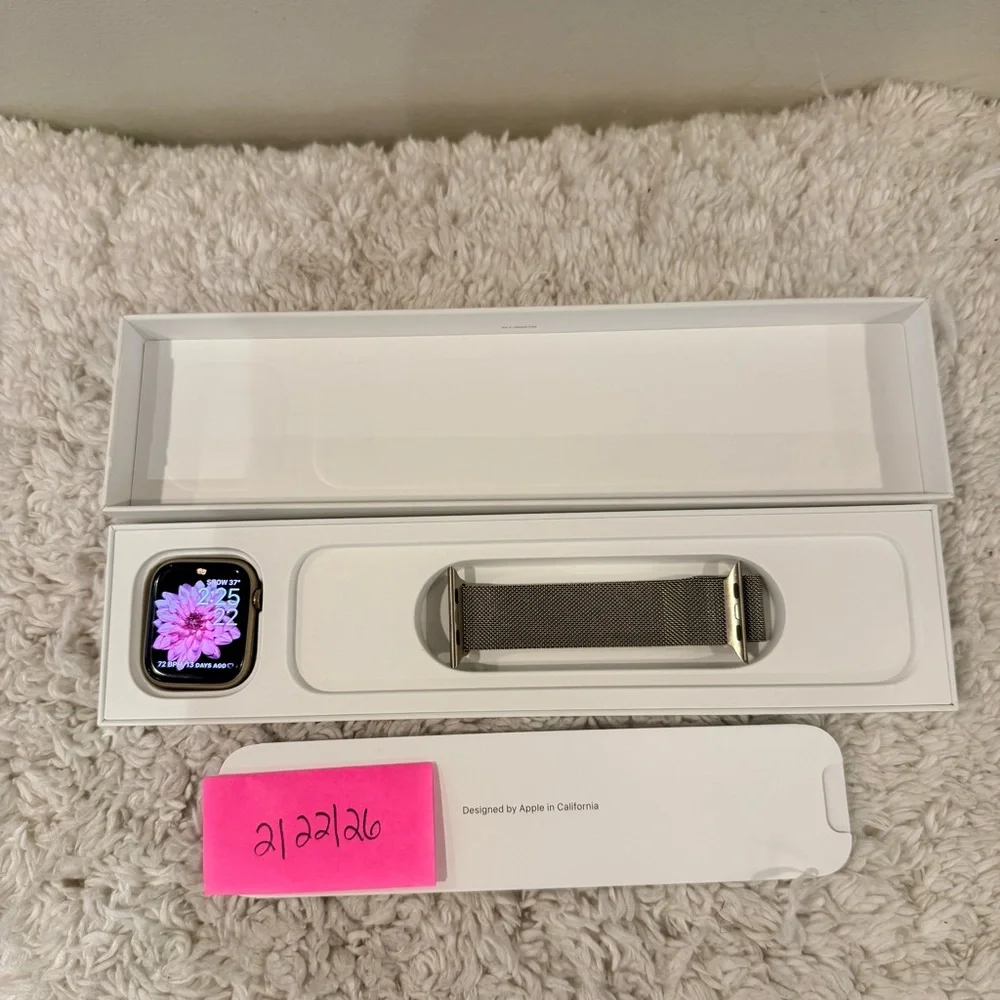 Apple Gold Stainless Steel Smartwatch with Gold Milanese Loop - Picture 3 of 11